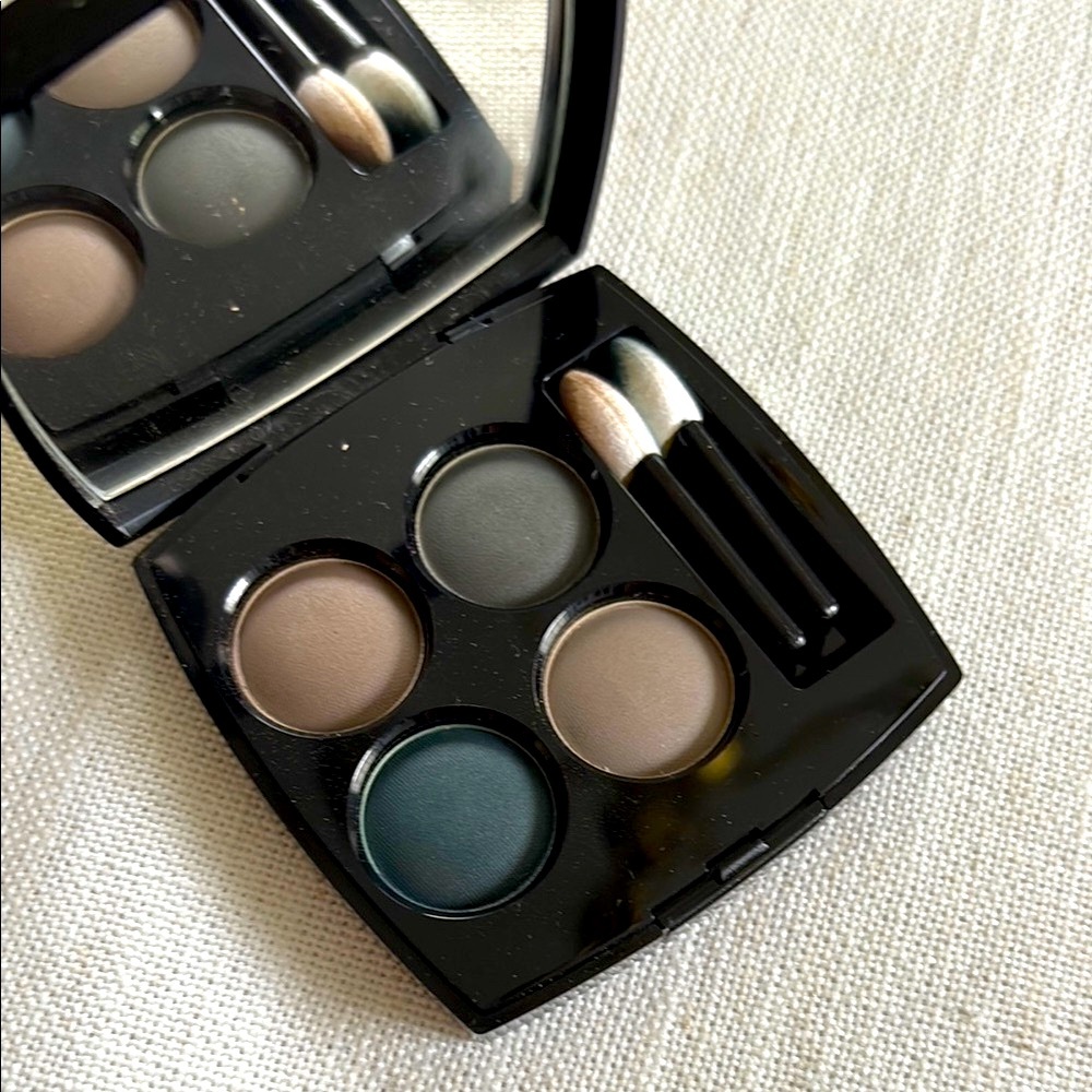 CHANEL Les 4 Ombres Blurry Blue Eyeshadow Palette